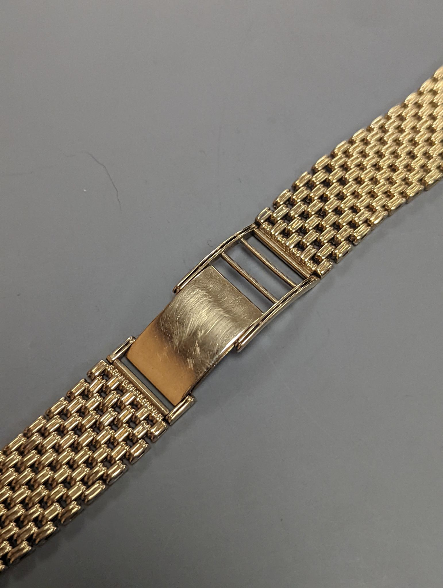 A 1960's 9ct gold watch strap, 15.5cm, with spare link